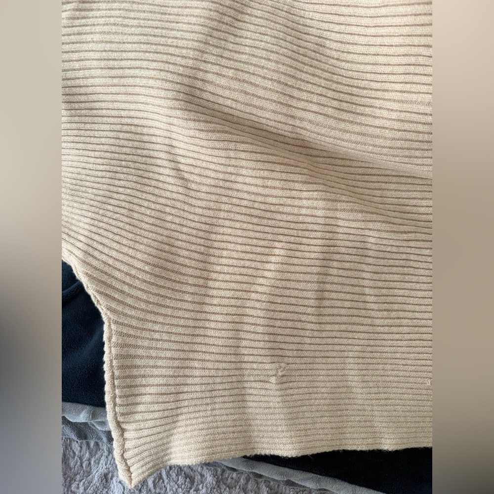 Pinque Ribbed Sweater - Medium - Note Callout - Picture 3 of 5